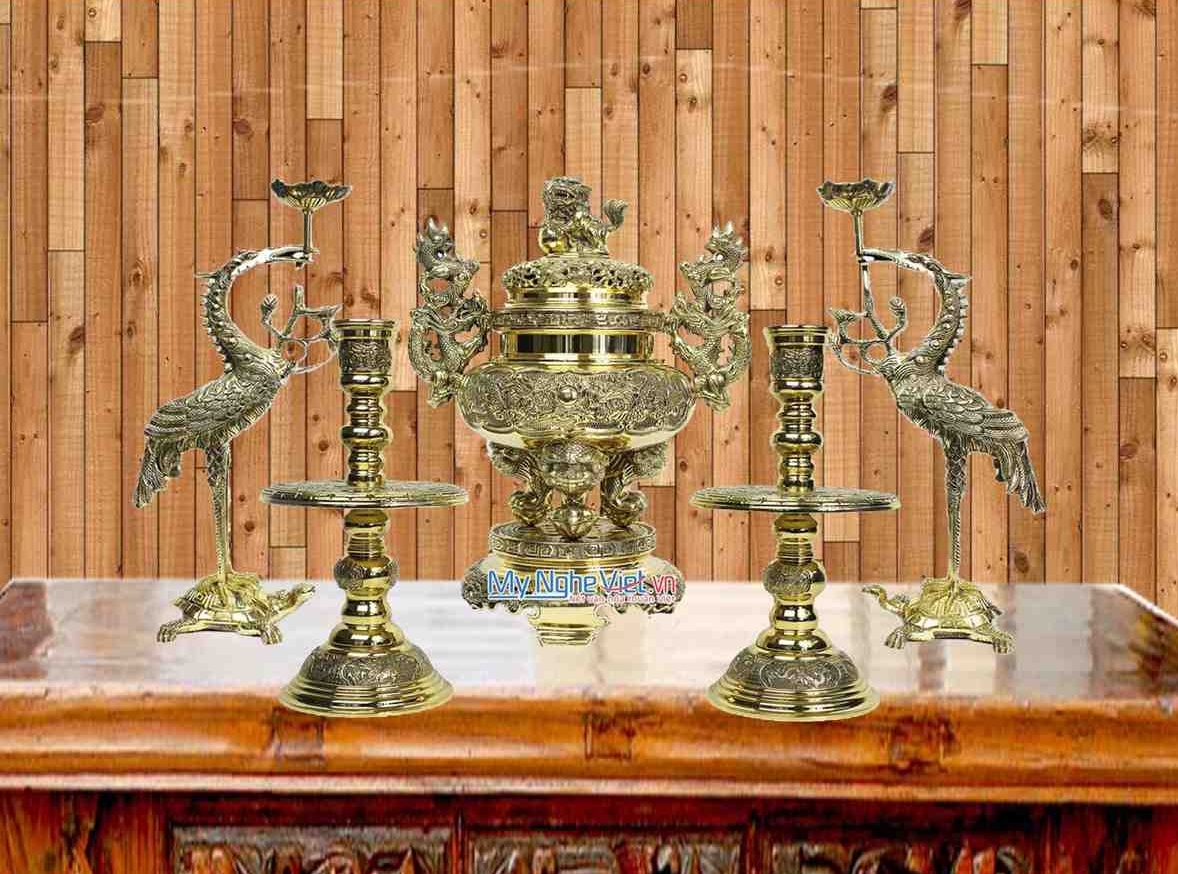 Bộ đồ thờ 6 món gồm đỉnh hạc và chân nến bằng gỗ cao cấp